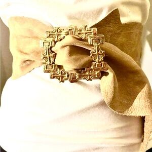 Elegant Tan Belt with Gold Buckle